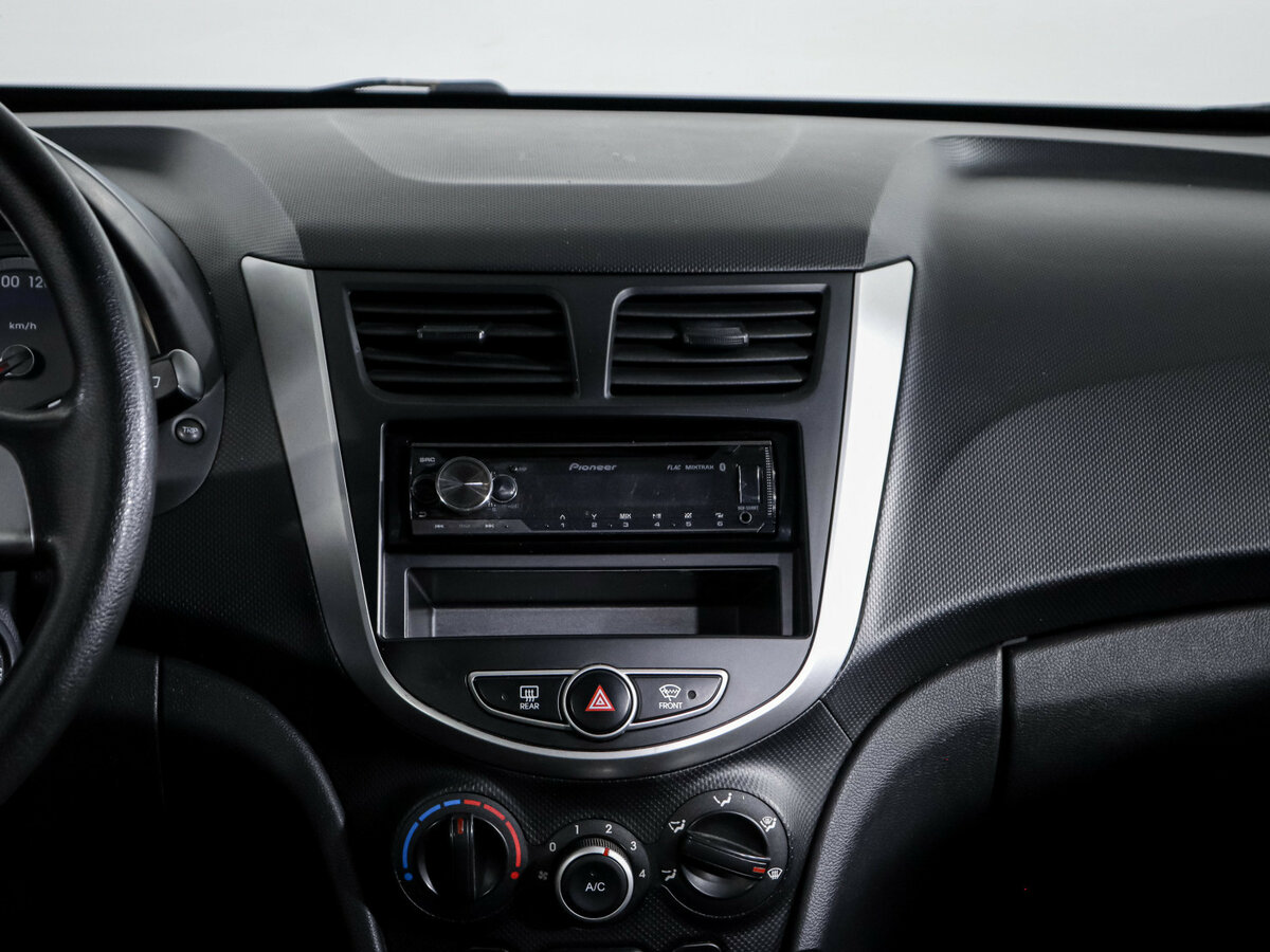 Купить Hyundai Solaris с пробегом. Фото: #10