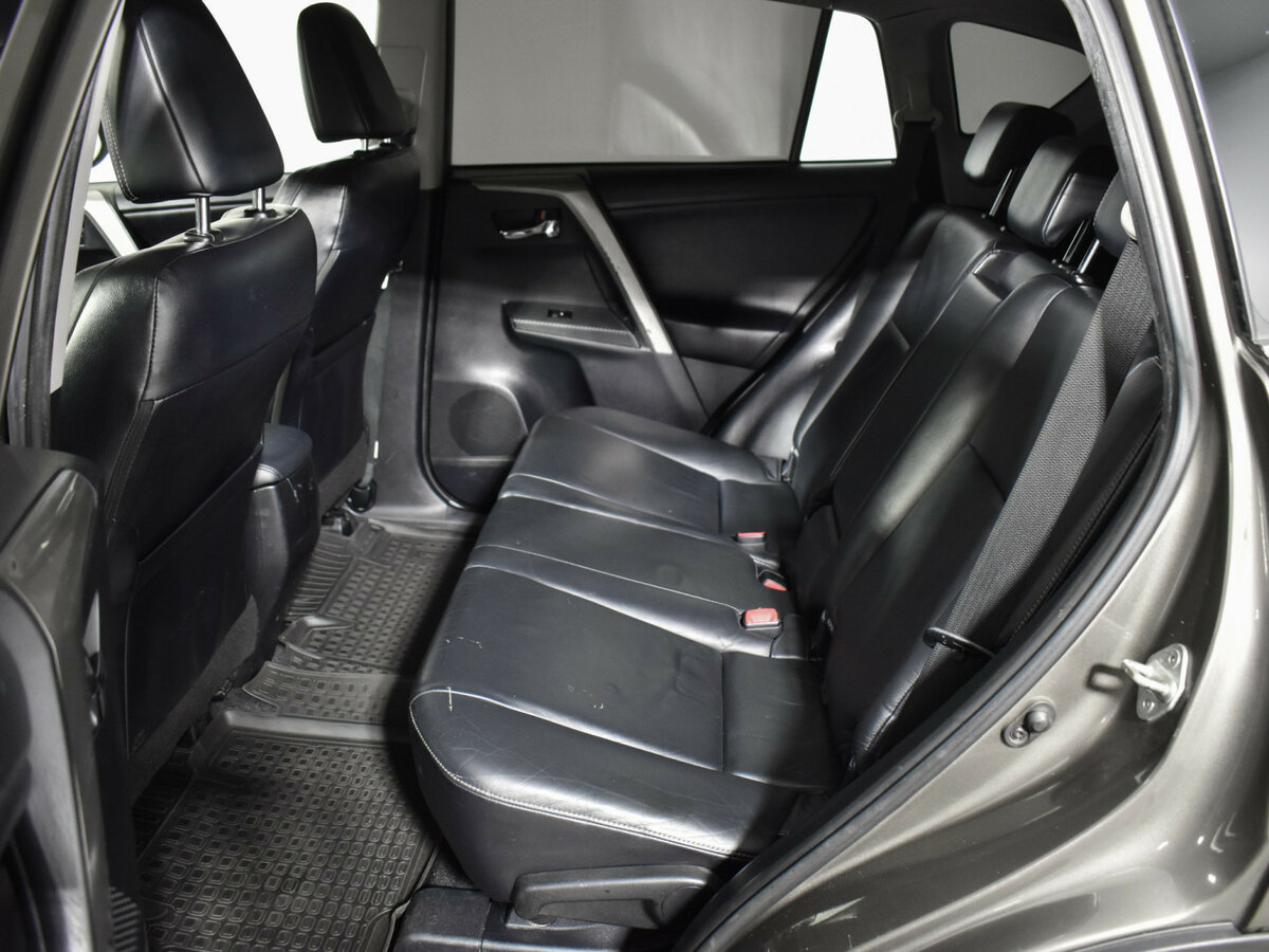 Купить Toyota RAV4 с пробегом. Фото: #10