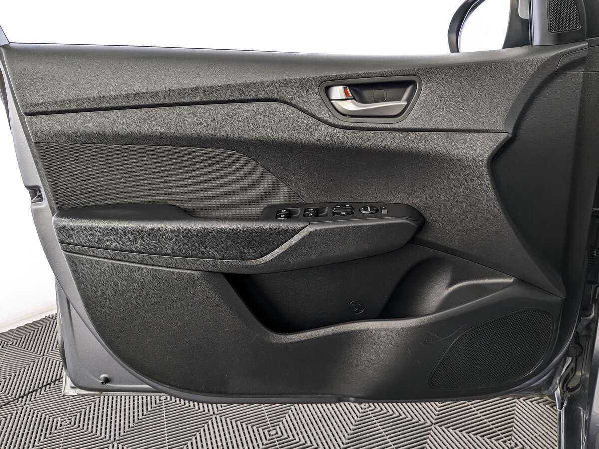 Купить Hyundai Solaris с пробегом. Фото: #18