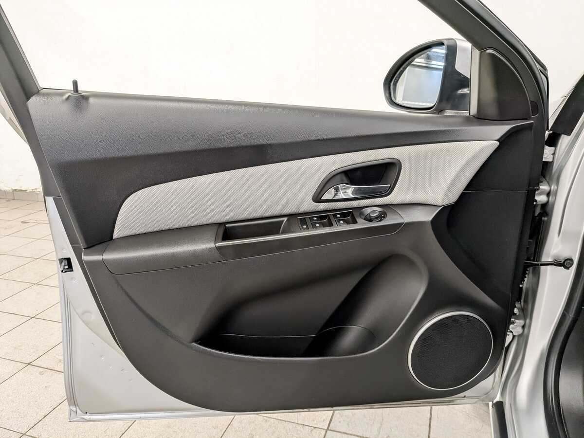 Купить Chevrolet Cruze с пробегом. Фото: #16