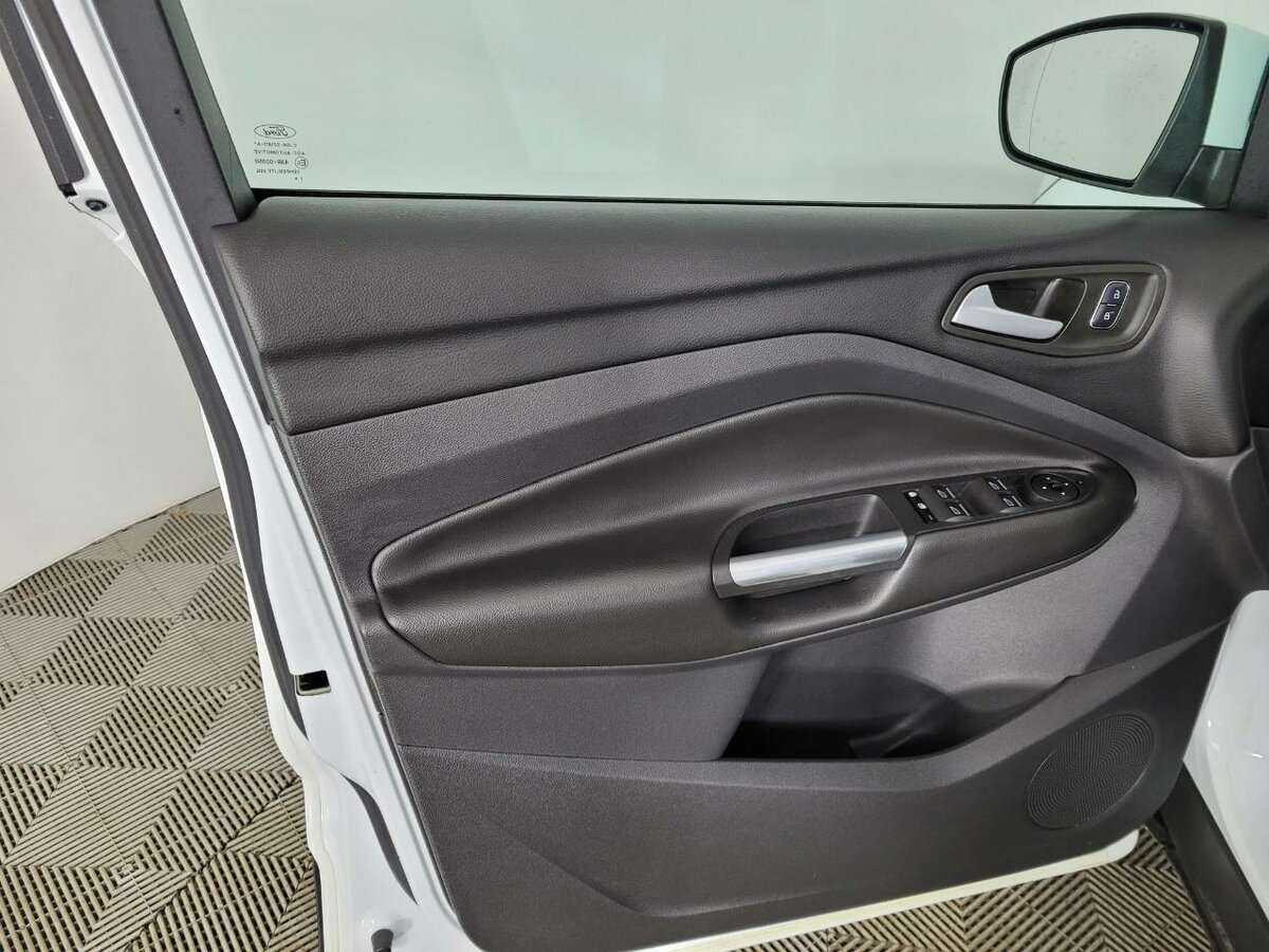 Купить Ford Kuga с пробегом. Фото: #7