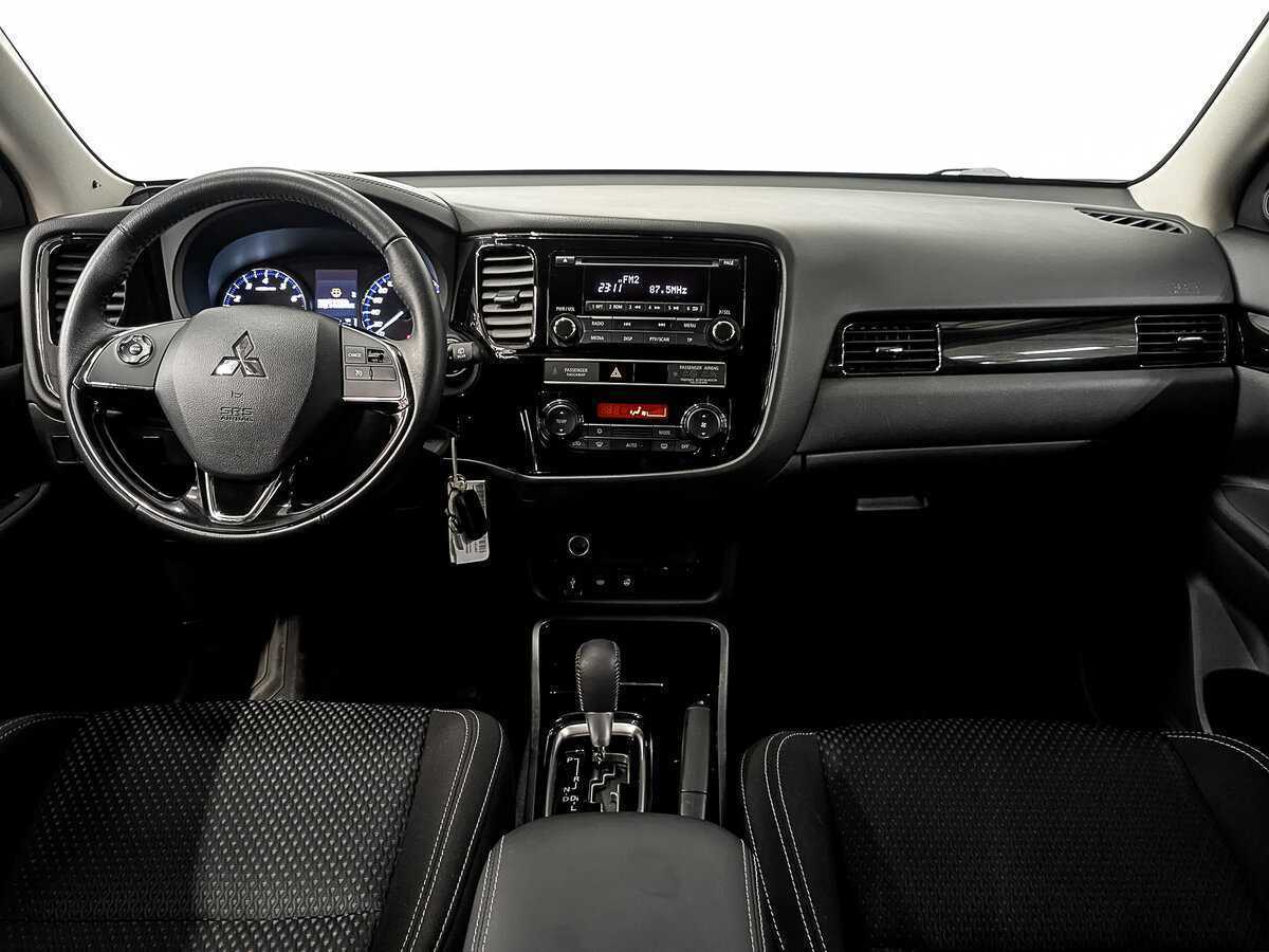 Купить Mitsubishi Outlander с пробегом. Фото: #11