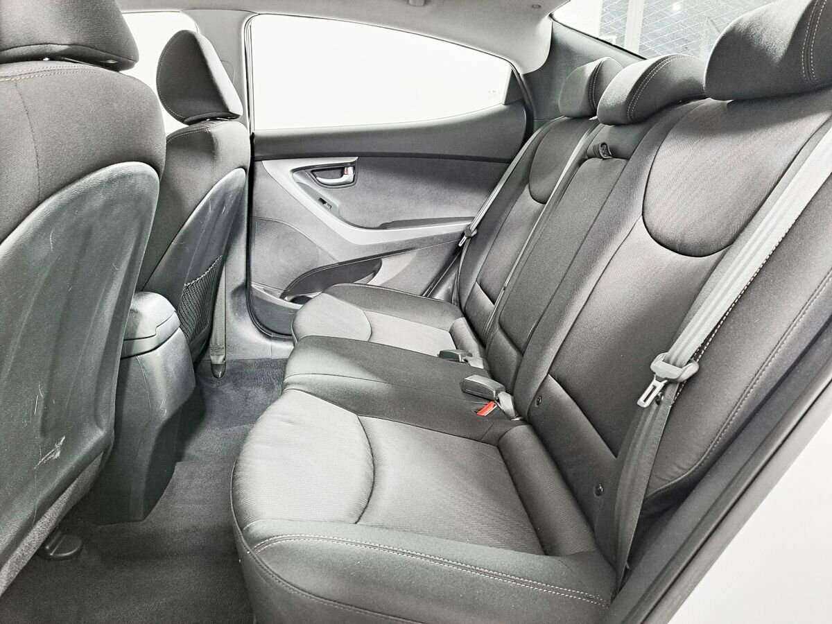 Купить Hyundai Elantra с пробегом. Фото: #9