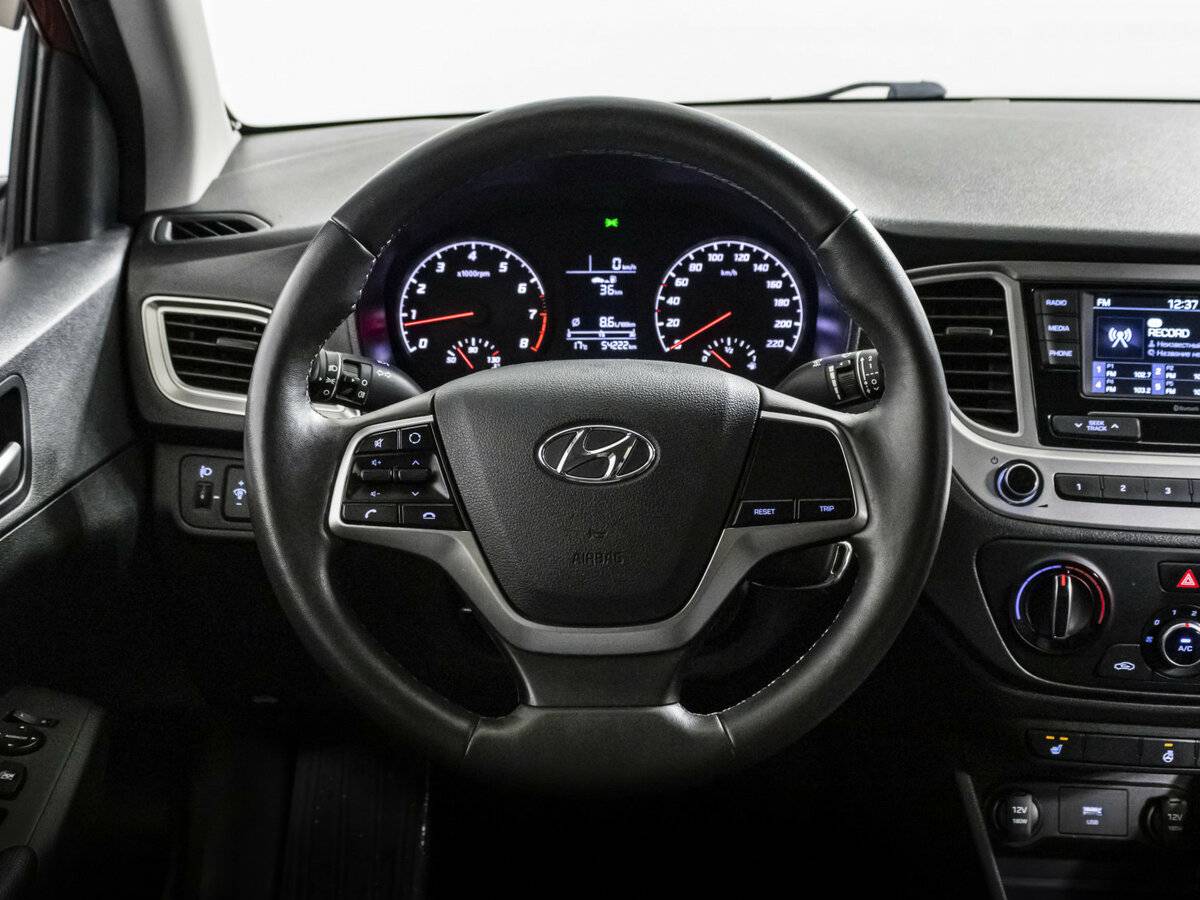 Купить Hyundai Solaris с пробегом. Фото: #11
