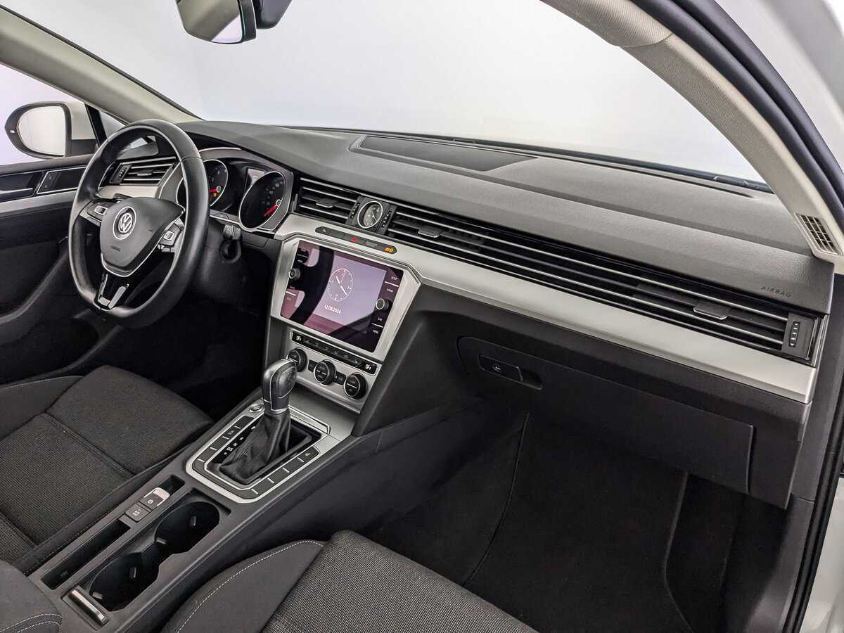 Купить Volkswagen Passat с пробегом. Фото: #10
