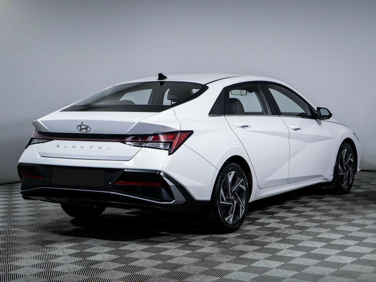 Купить Hyundai Elantra с пробегом. Фото: #4