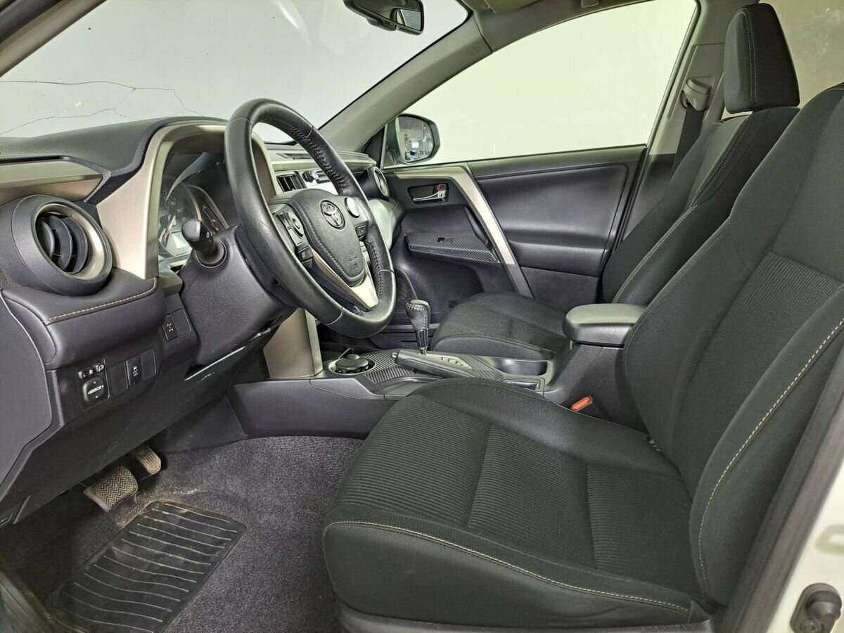 Купить Toyota RAV4 с пробегом. Фото: #13