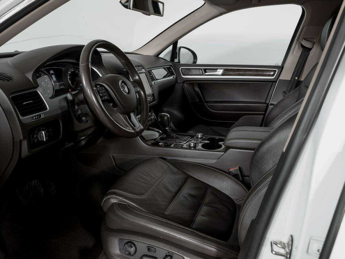 Купить Volkswagen Touareg с пробегом. Фото: #15