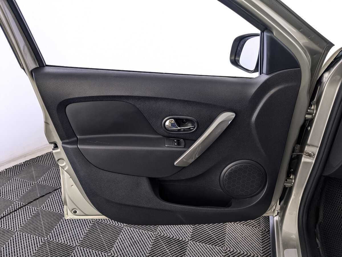 Купить Renault Logan с пробегом. Фото: #14