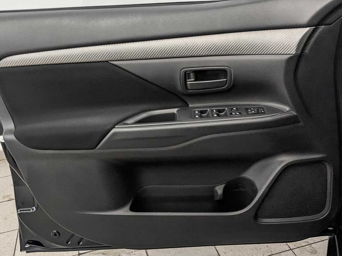 Купить Mitsubishi Outlander с пробегом. Фото: #17