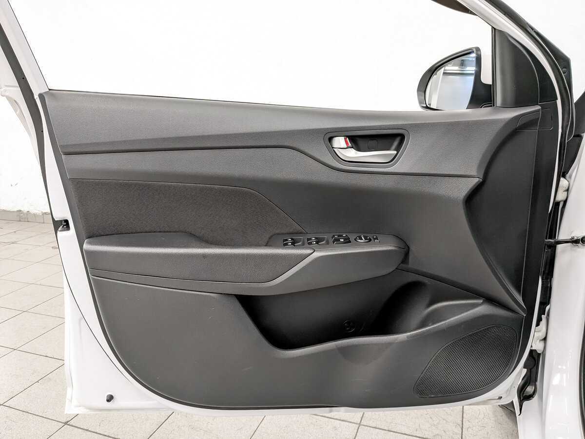 Купить Hyundai Solaris с пробегом. Фото: #18