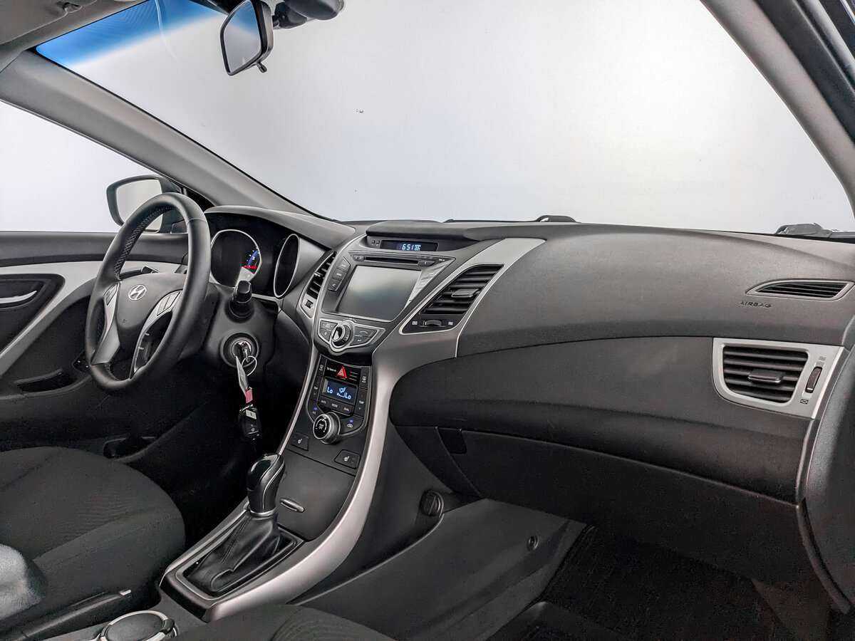 Купить Hyundai Elantra с пробегом. Фото: #8