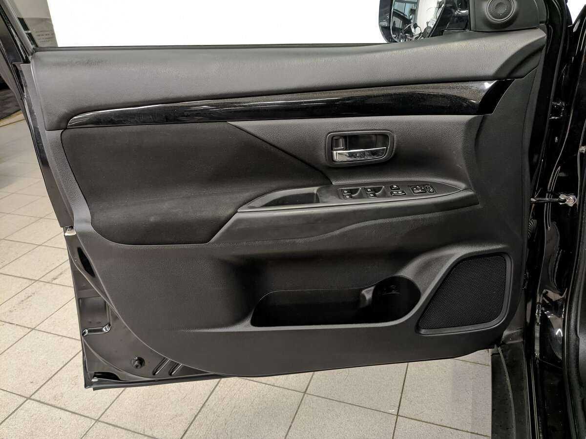 Купить Mitsubishi Outlander с пробегом. Фото: #14