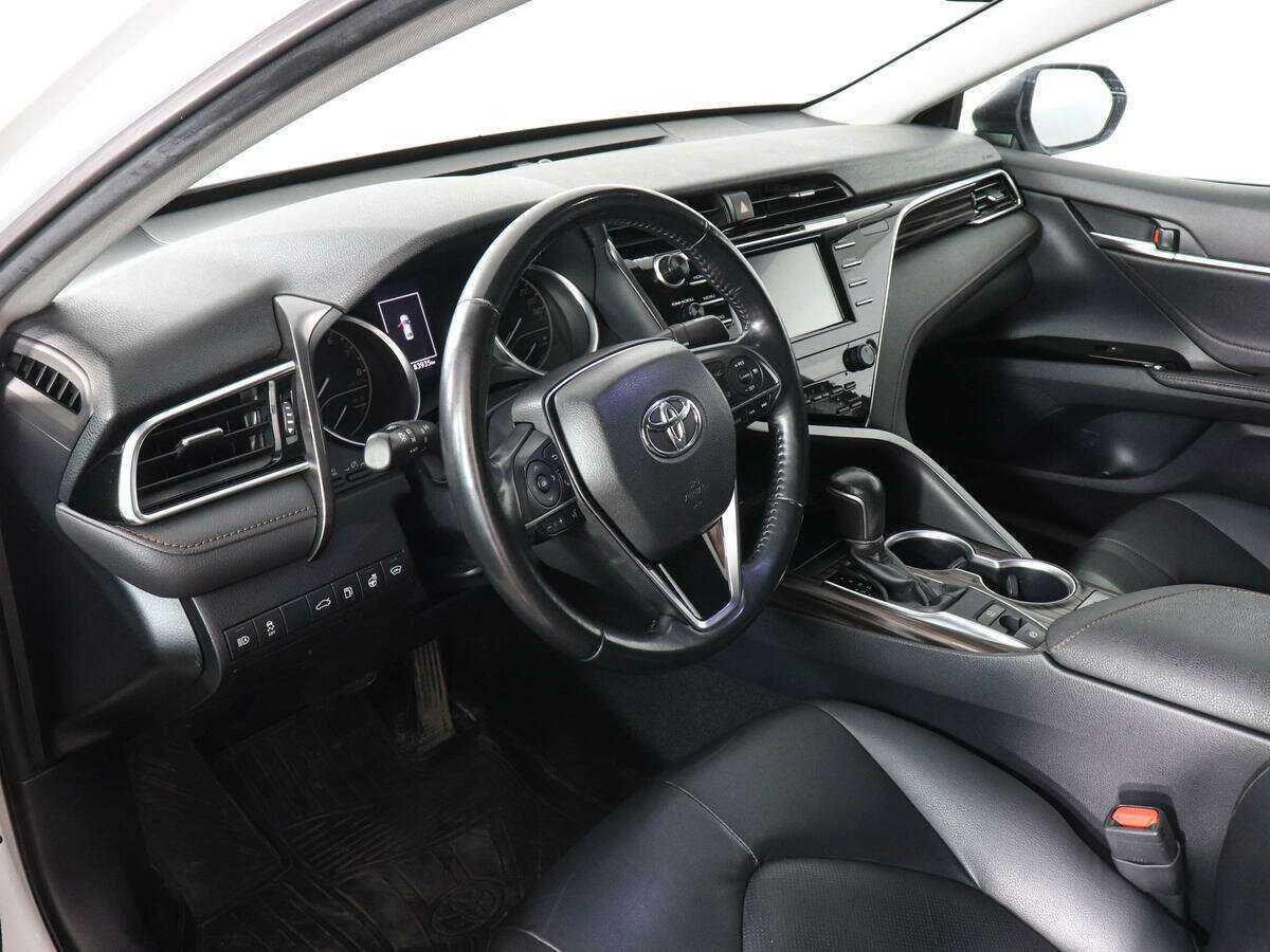 Купить Toyota Camry с пробегом. Фото: #7