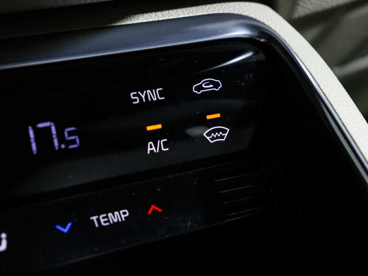 Купить Kia K5 с пробегом. Фото: #23