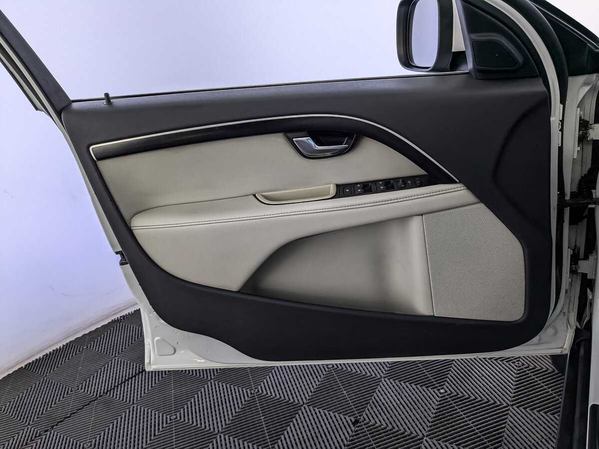 Купить Volvo XC70 с пробегом. Фото: #14