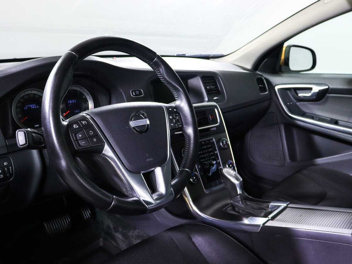 Купить Volvo S60 с пробегом. Фото: #11