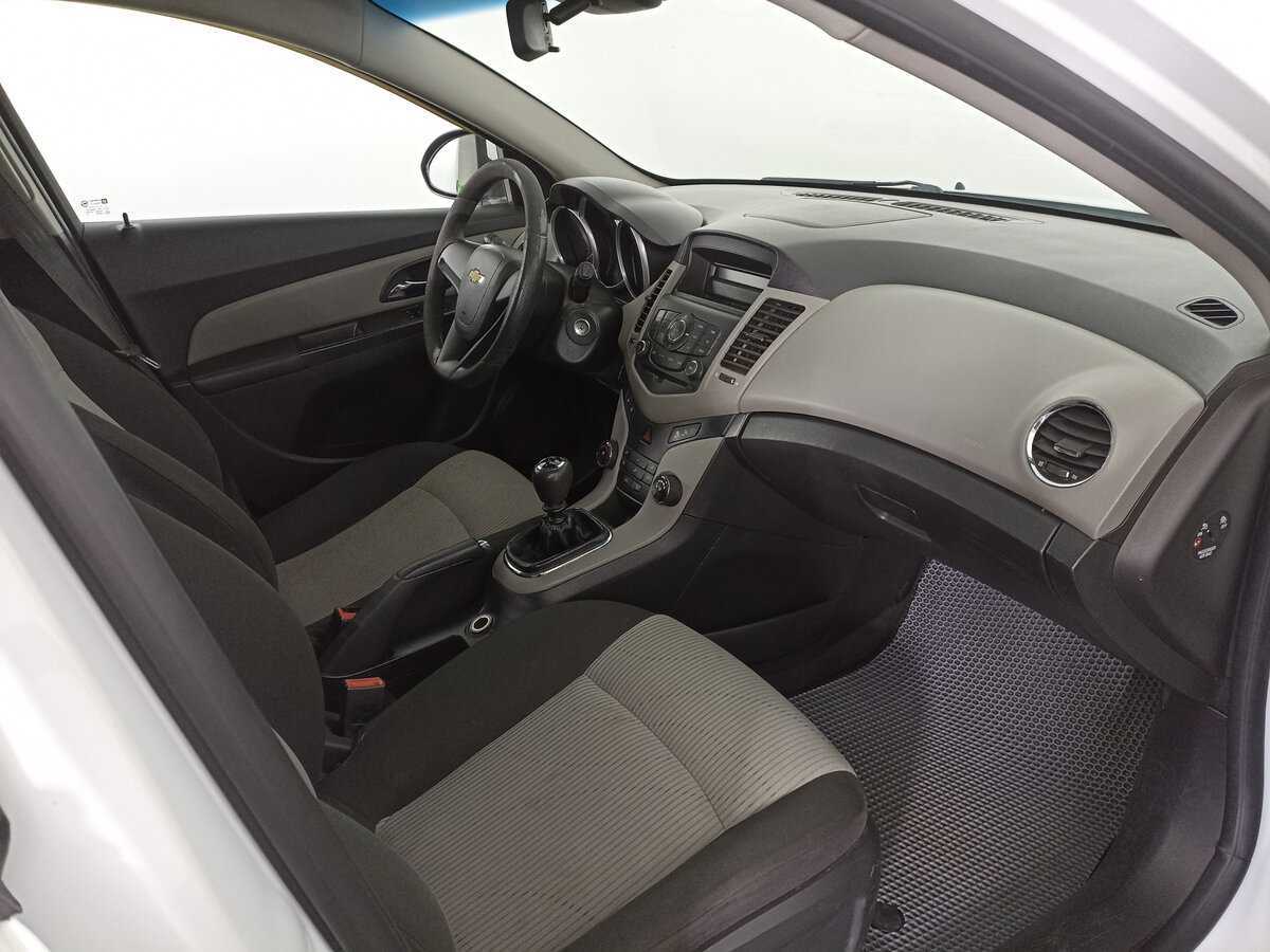 Купить Chevrolet Cruze с пробегом. Фото: #9