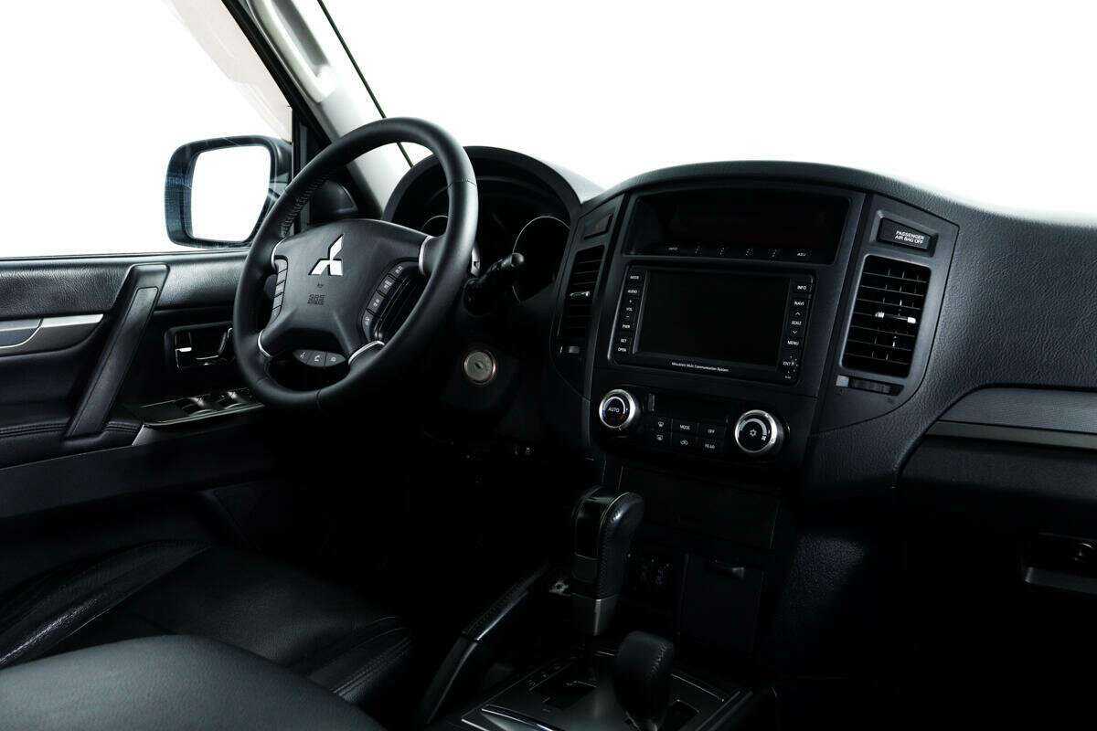 Купить Mitsubishi Pajero с пробегом. Фото: #8