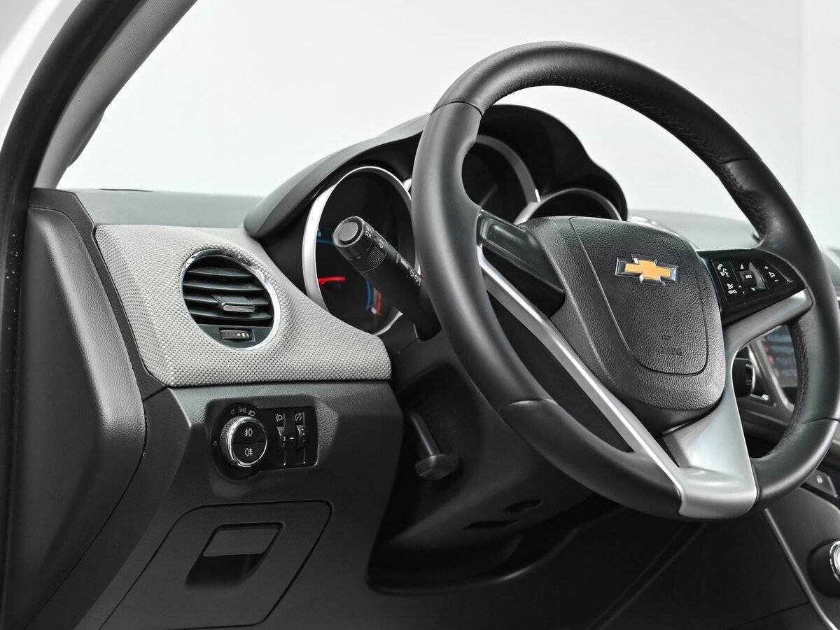 Купить Chevrolet Cruze с пробегом. Фото: #8