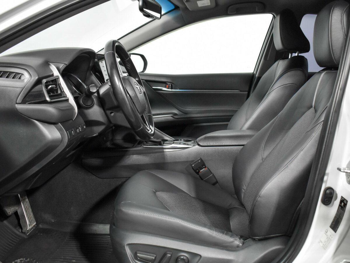 Купить Toyota Camry с пробегом. Фото: #8