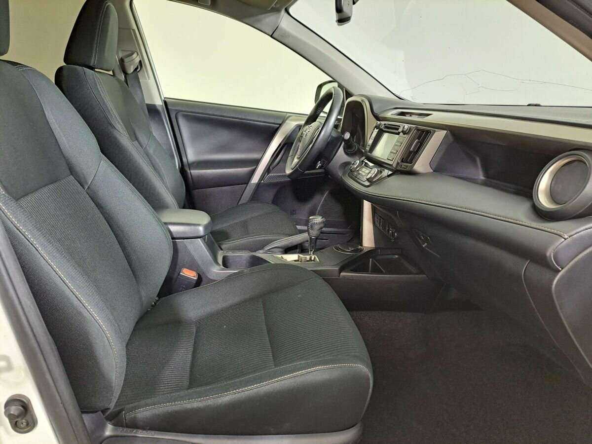 Купить Toyota RAV4 с пробегом. Фото: #8