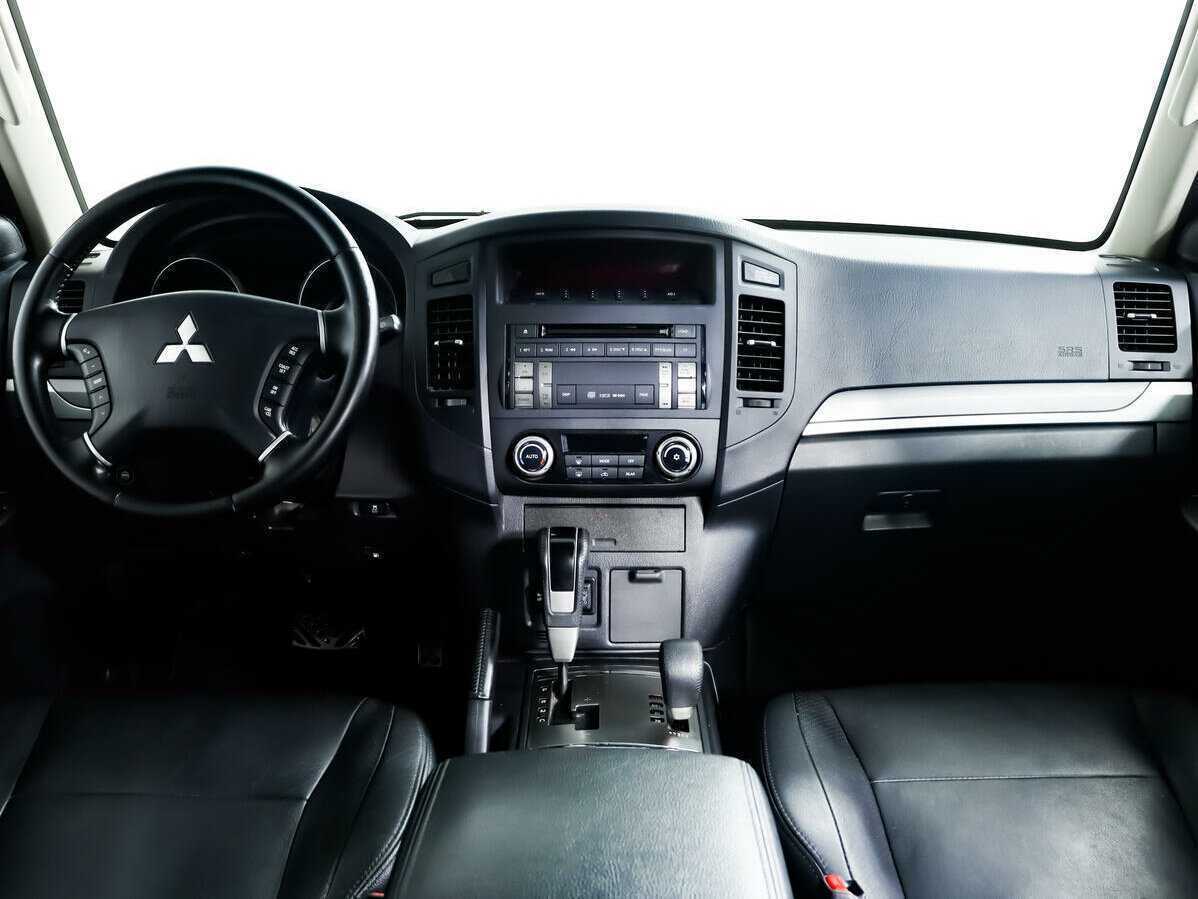 Купить Mitsubishi Pajero с пробегом. Фото: #10