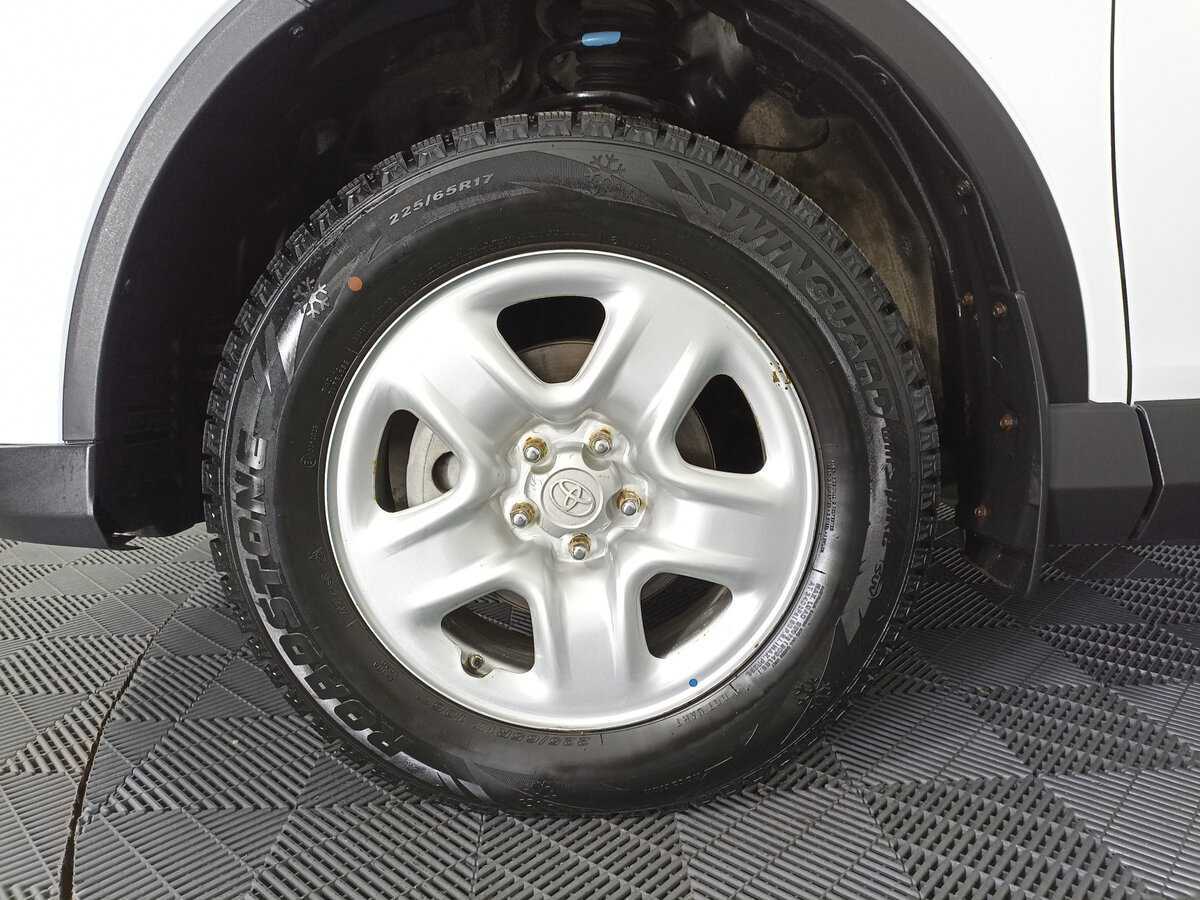 Купить Toyota RAV4 с пробегом. Фото: #11