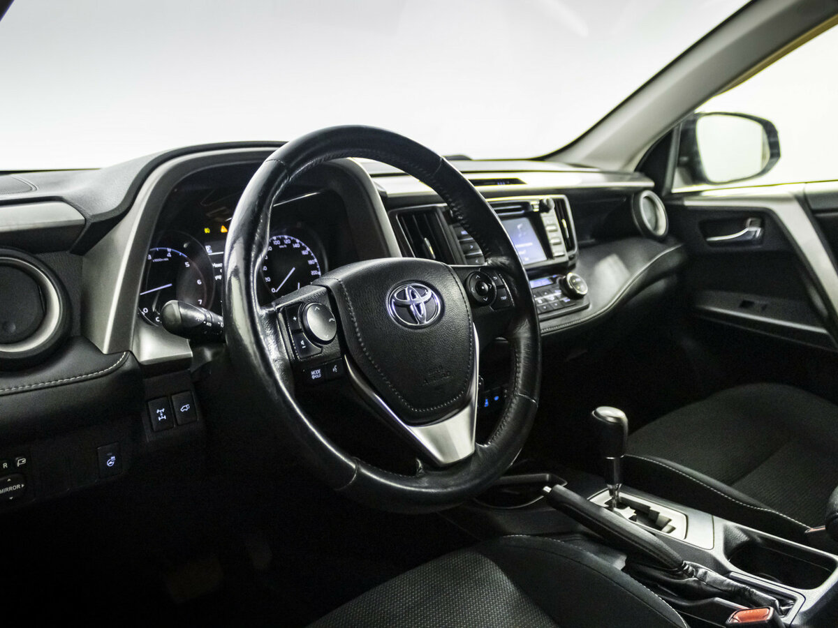 Купить Toyota RAV4 с пробегом. Фото: #9