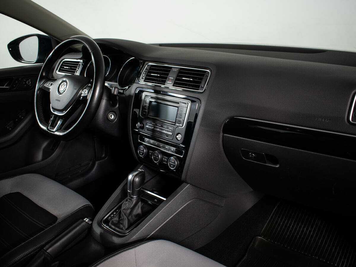 Купить Volkswagen Jetta с пробегом. Фото: #8