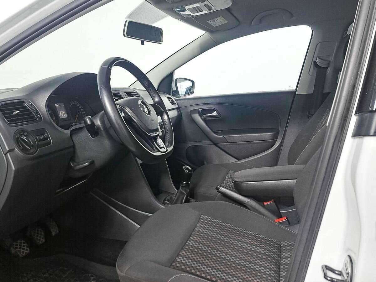 Купить Volkswagen Polo с пробегом. Фото: #13