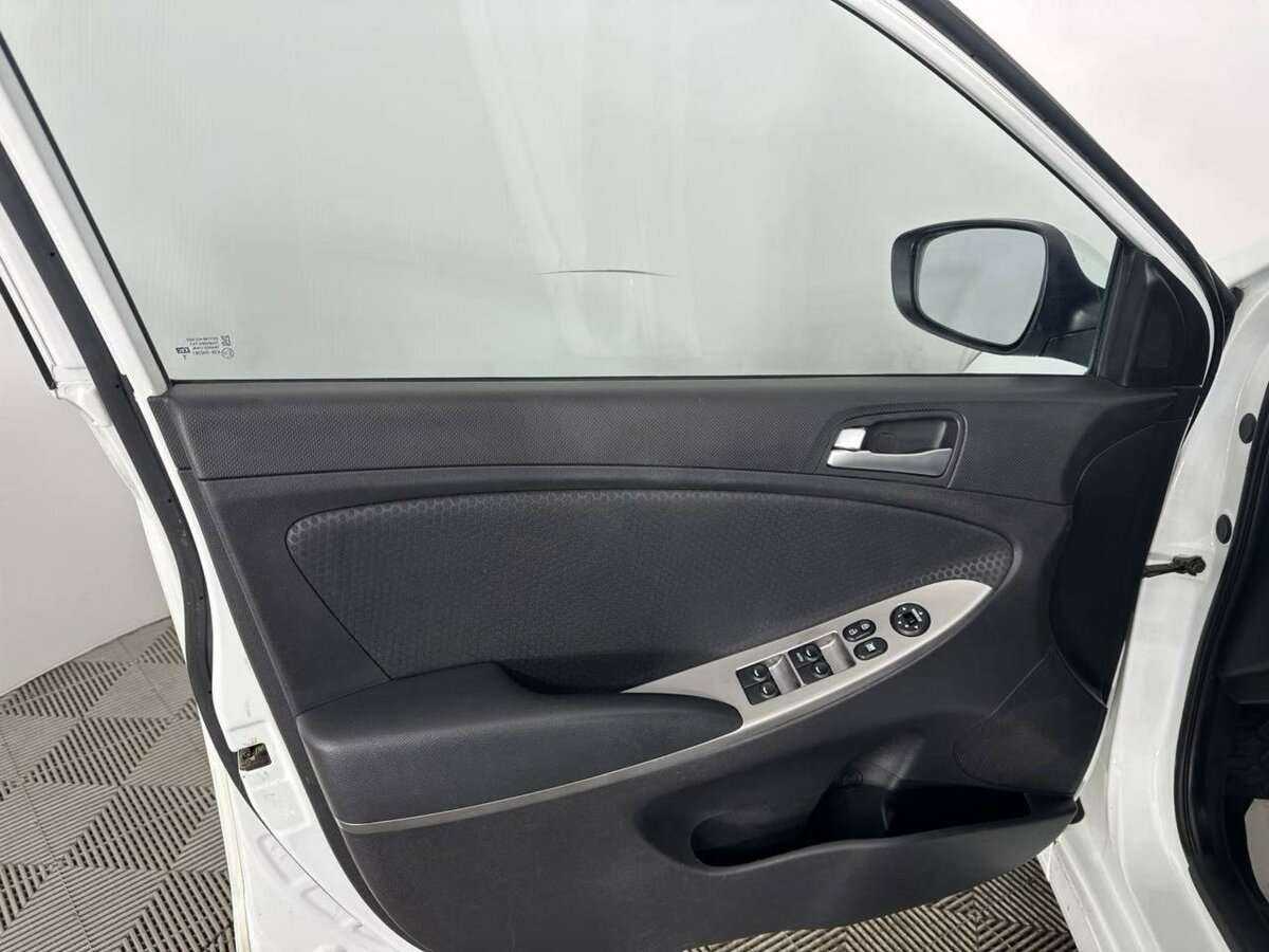 Купить Hyundai Solaris с пробегом. Фото: #7
