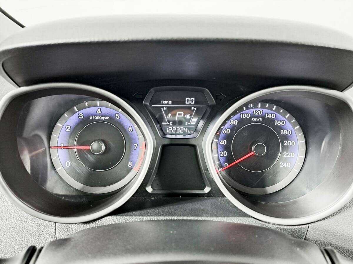 Купить Hyundai Elantra с пробегом. Фото: #10