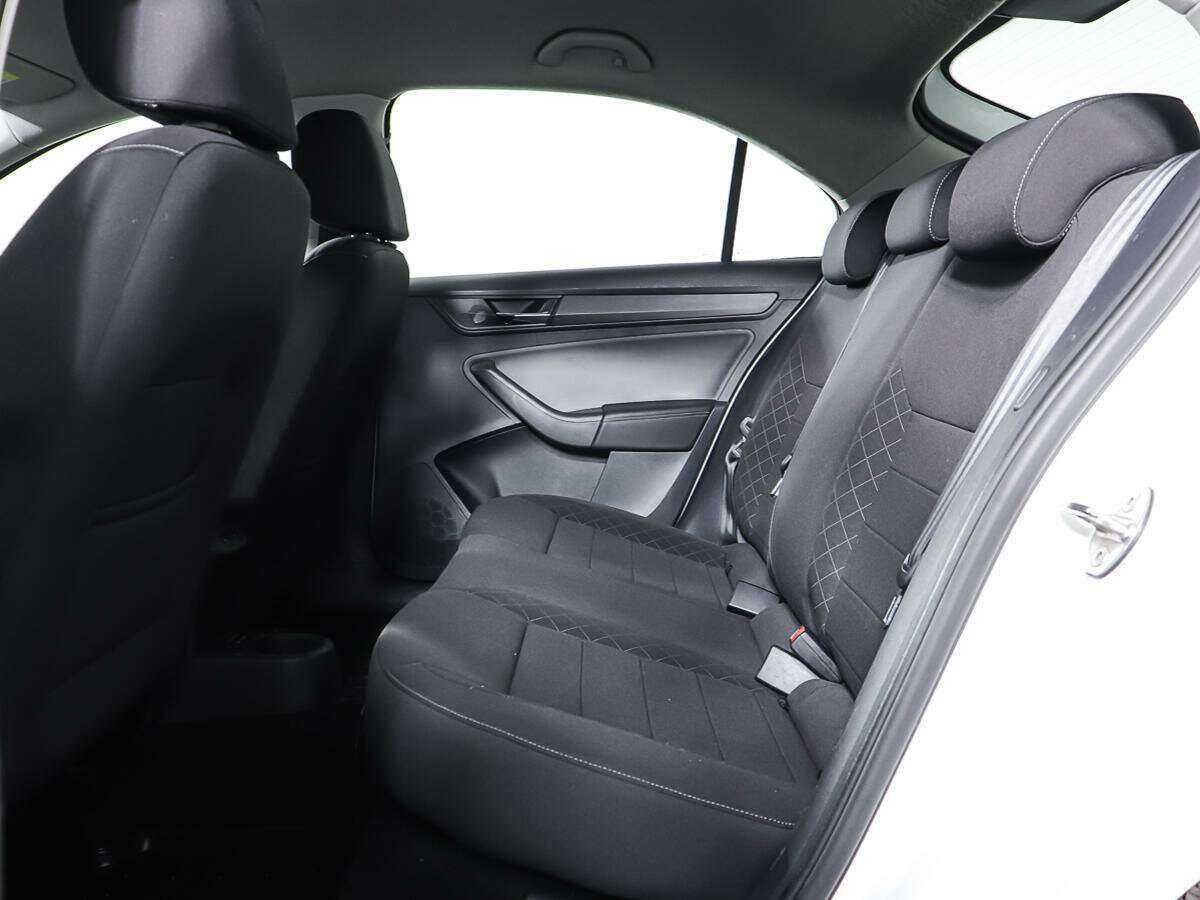 Купить Skoda Rapid с пробегом. Фото: #9