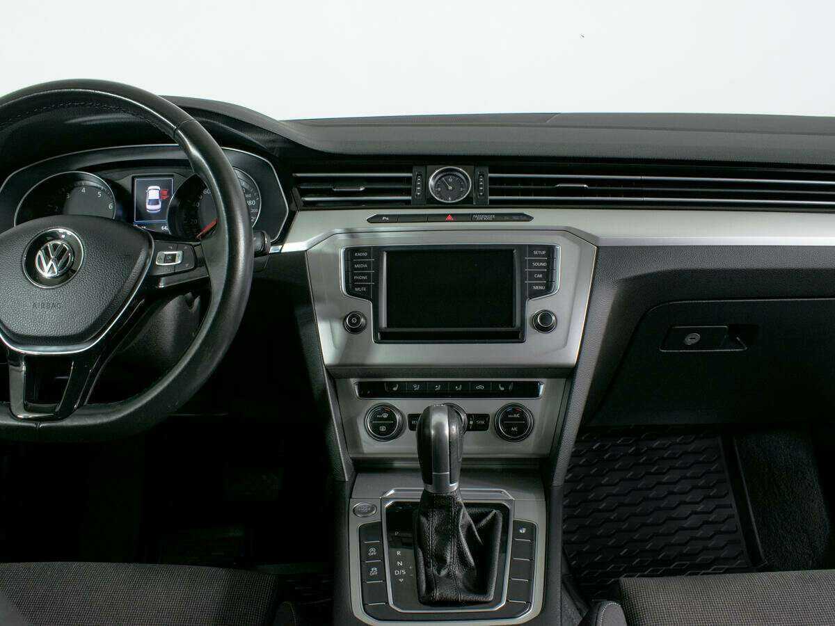 Купить Volkswagen Passat с пробегом. Фото: #7