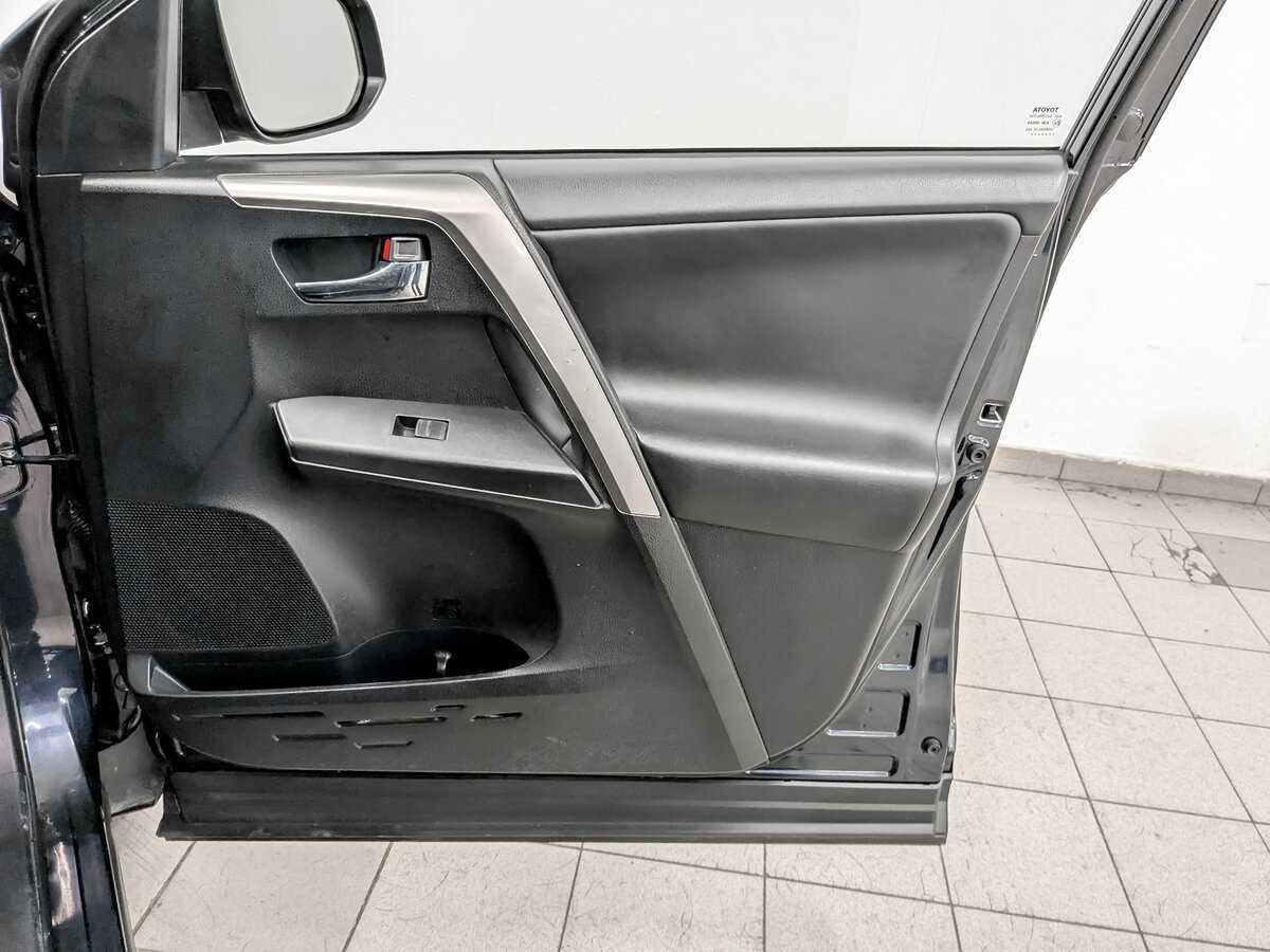 Купить Toyota RAV4 с пробегом. Фото: #22