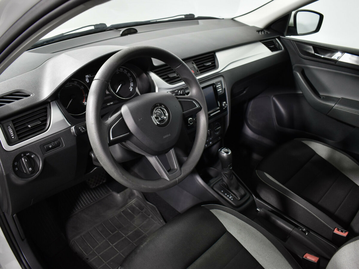Купить Skoda Rapid с пробегом. Фото: #8