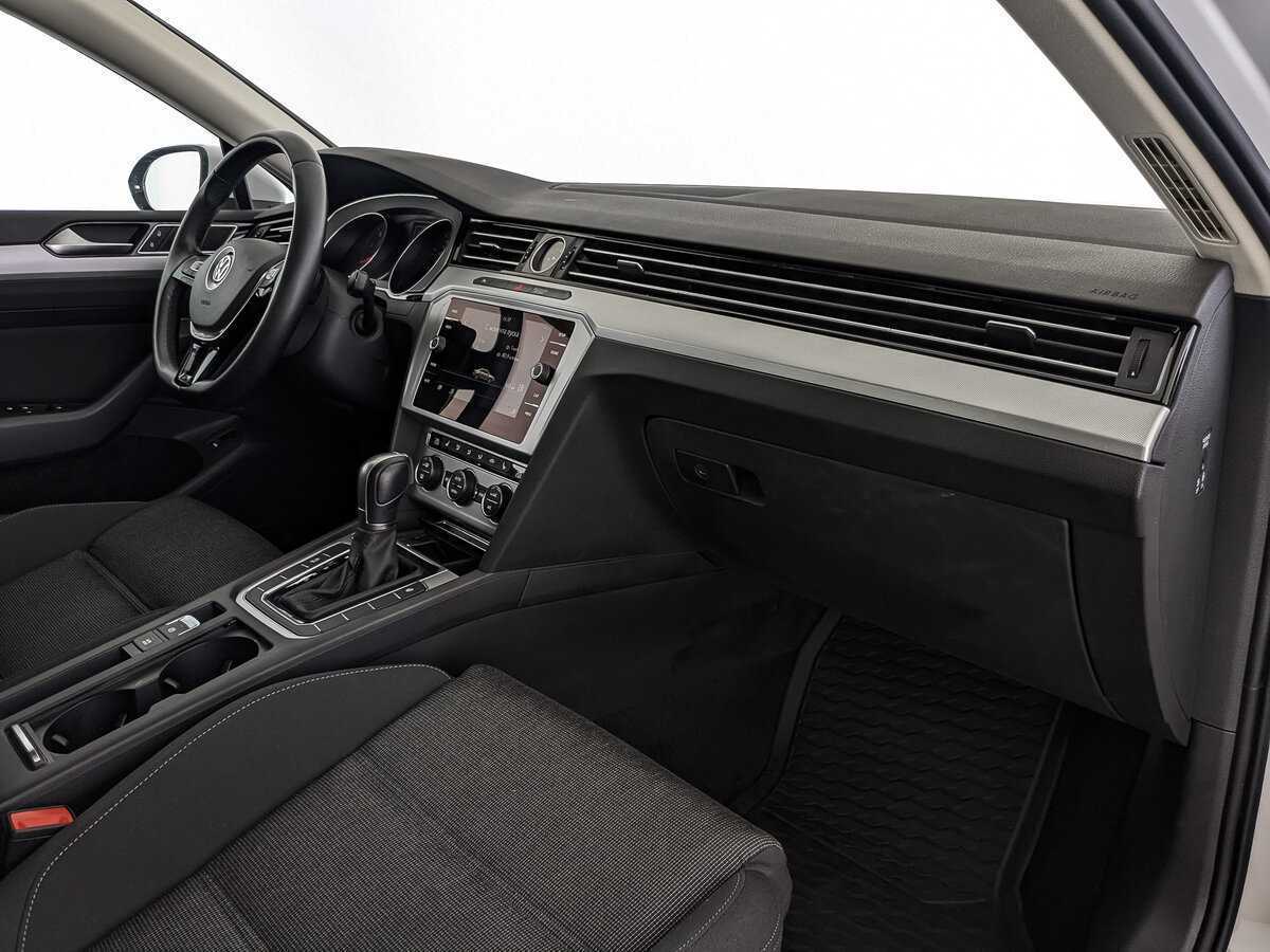 Купить Volkswagen Passat с пробегом. Фото: #12