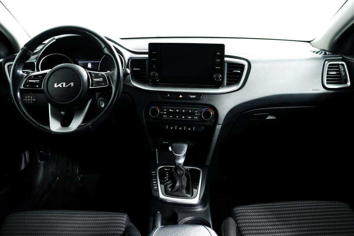 Купить Kia Ceed с пробегом. Фото: #10