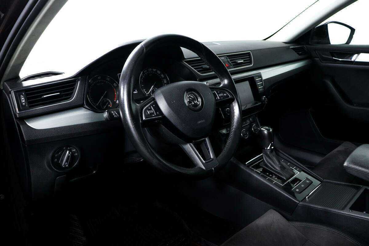 Купить Skoda Superb с пробегом. Фото: #12