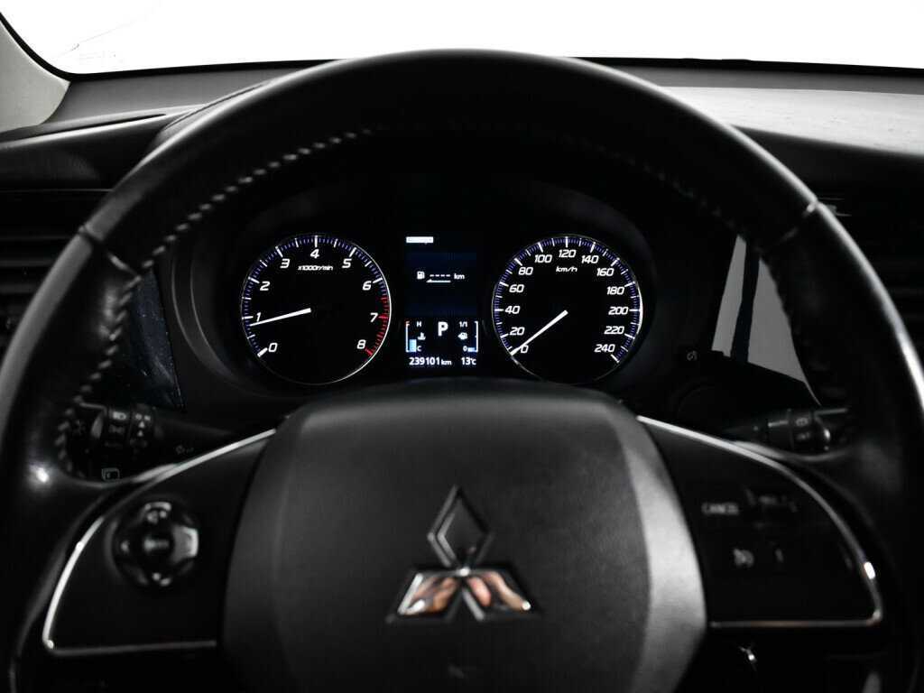 Купить Mitsubishi Outlander с пробегом. Фото: #10