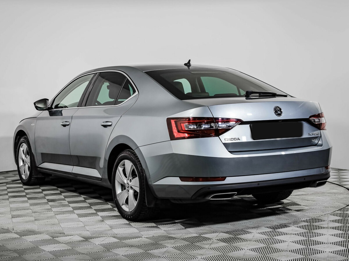Купить Skoda Superb с пробегом. Фото: #4