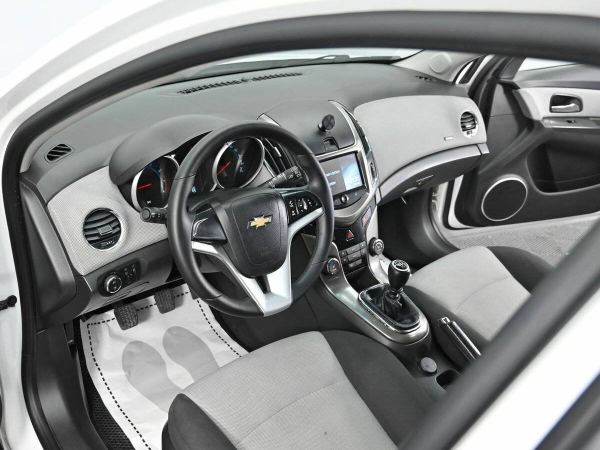 Купить Chevrolet Cruze с пробегом. Фото: #7