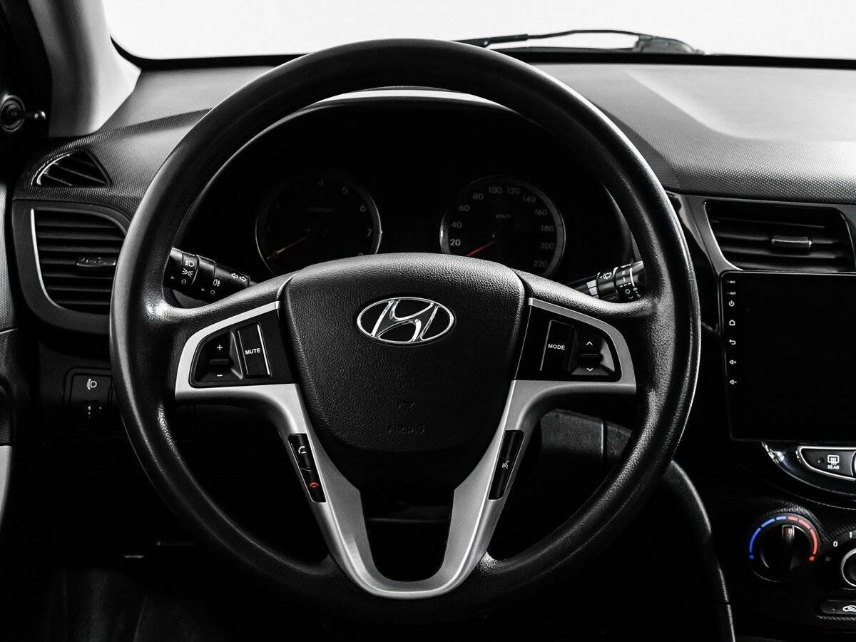 Купить Hyundai Solaris с пробегом. Фото: #11