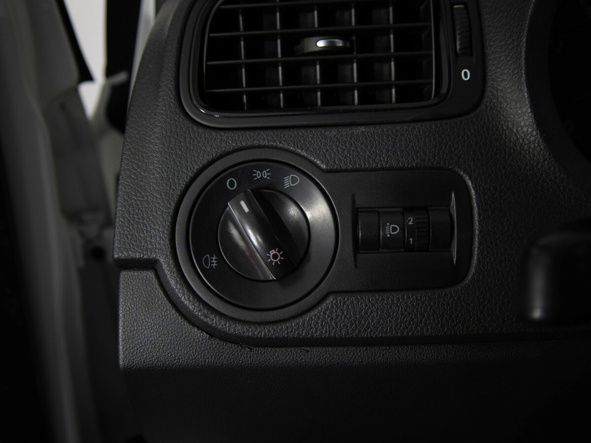 Купить Volkswagen Polo с пробегом. Фото: #8