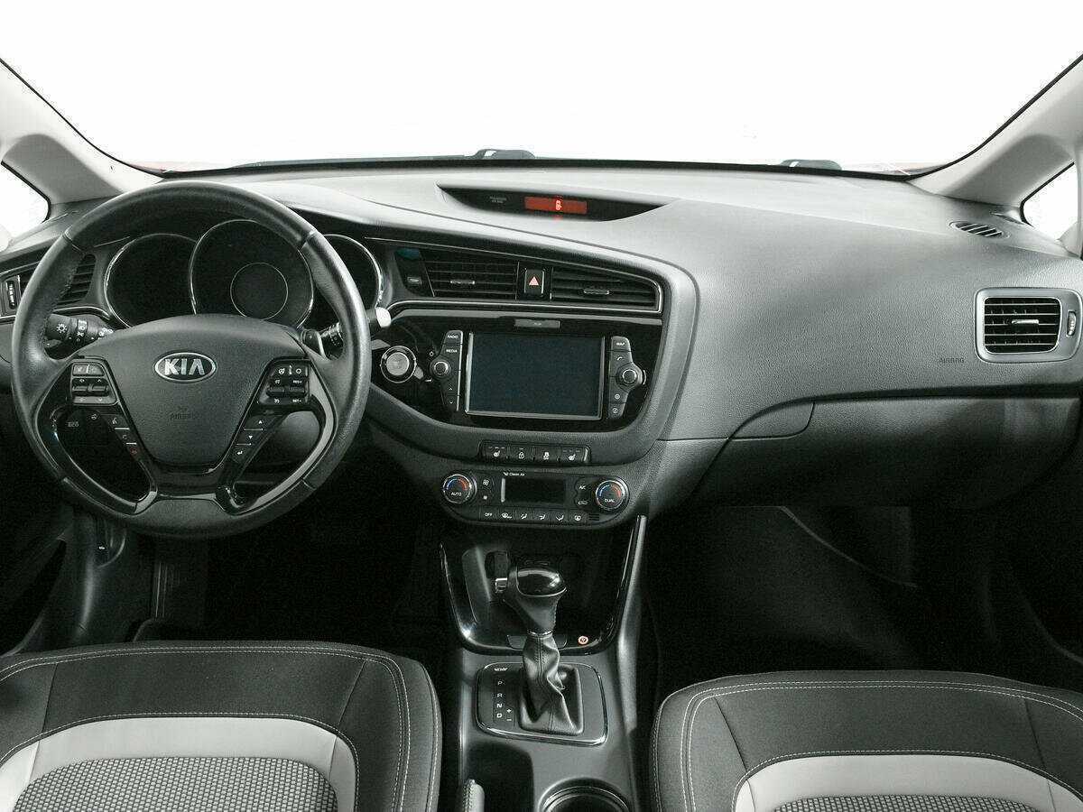Купить Kia Ceed с пробегом. Фото: #10
