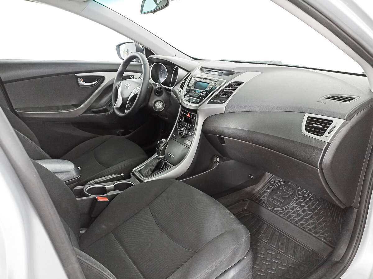 Купить Hyundai Elantra с пробегом. Фото: #8
