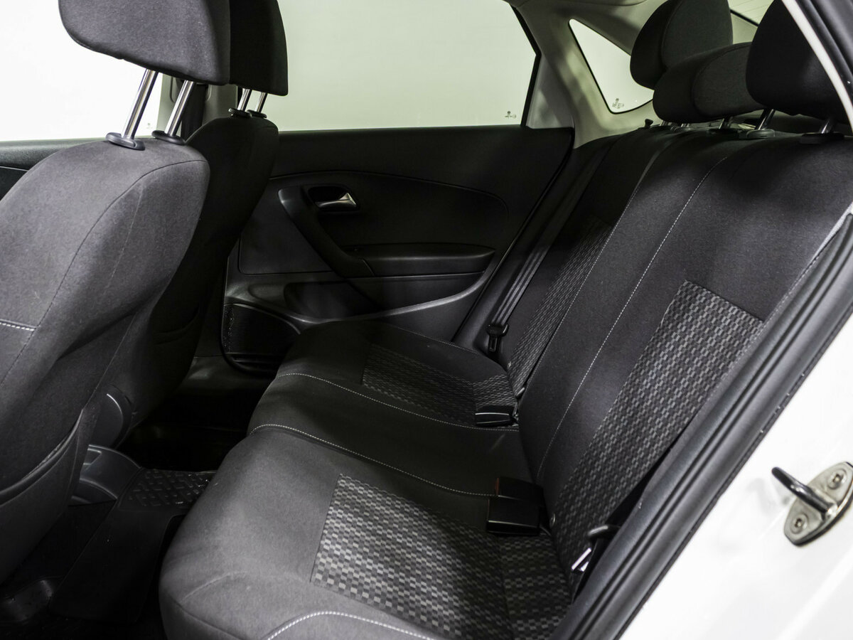 Купить Volkswagen Polo с пробегом. Фото: #11