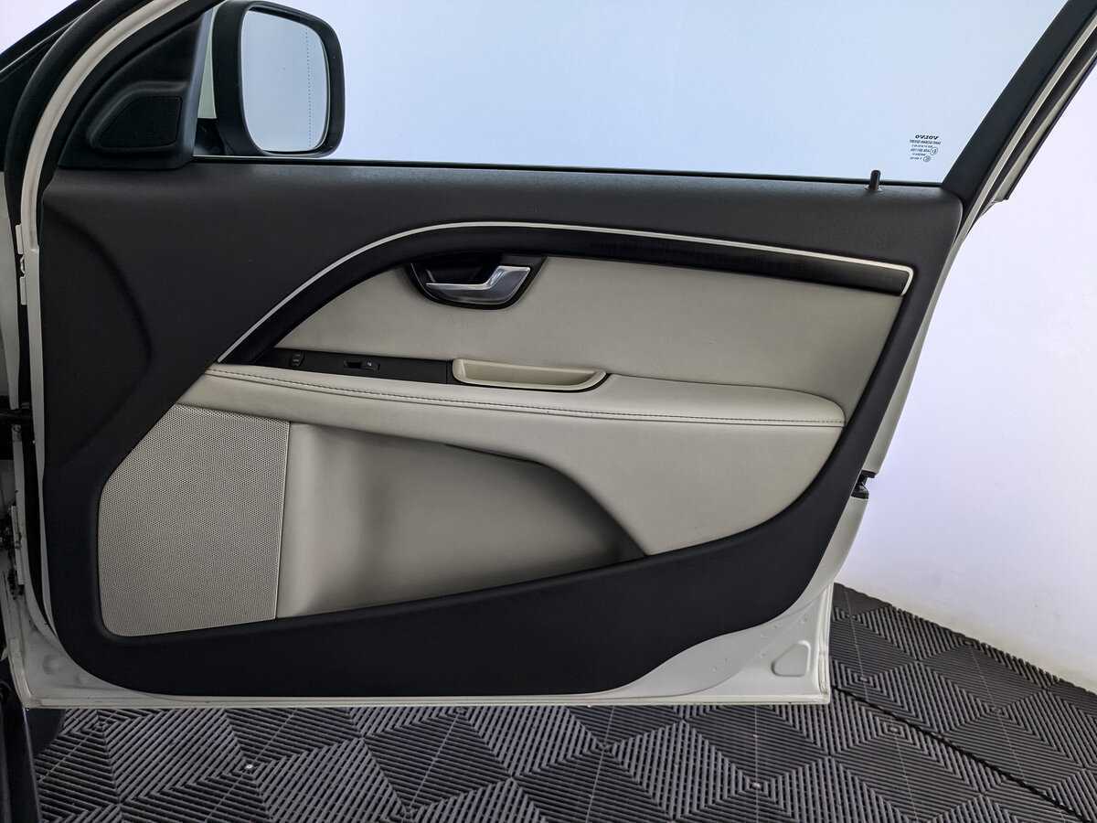 Купить Volvo XC70 с пробегом. Фото: #20
