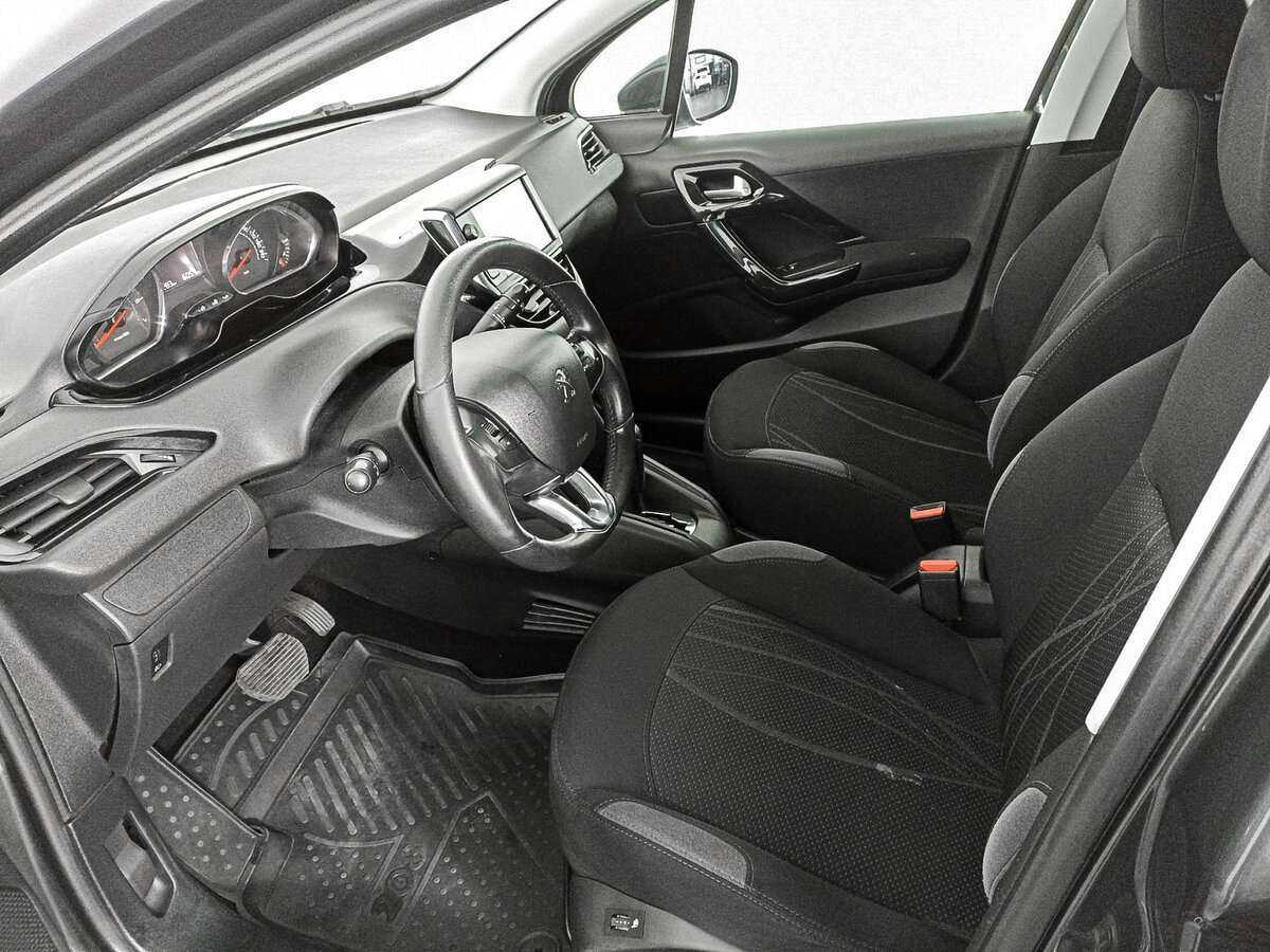 Купить Peugeot 208 с пробегом. Фото: #13